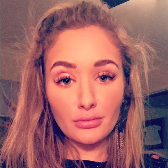 Meet your Posher! - Picture 4 of 7