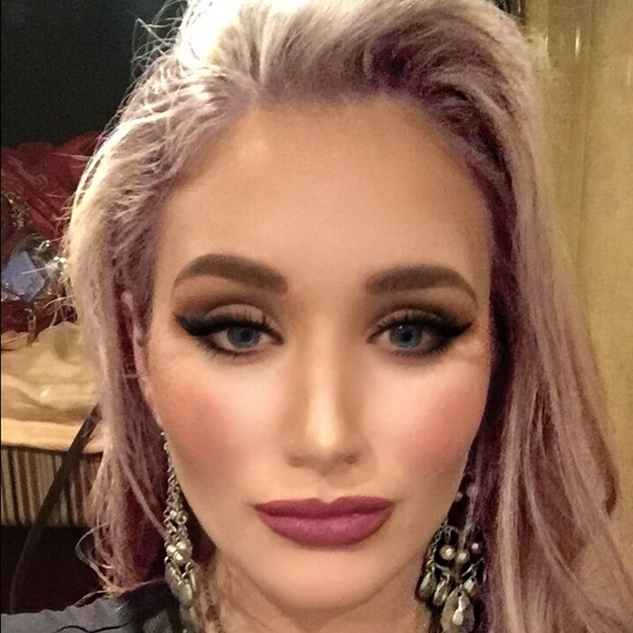 Meet your Posher! - Picture 5 of 7