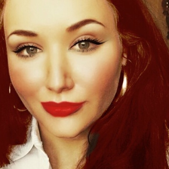 Meet your Posher! - Picture 7 of 7