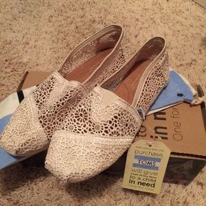 TOMS Natural Crochet Slip-Ons, Size 7.5. Brand New