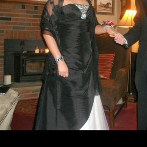 Black and white prom dress size 14