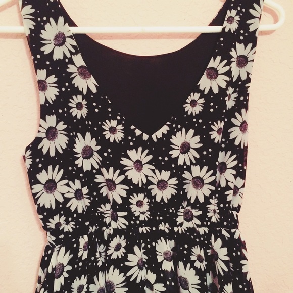 Black and white flower dress. - Picture 4 of 4