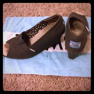 TOMS wedges, gray, size 6.5