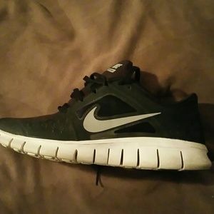 Pre loved nike free runs