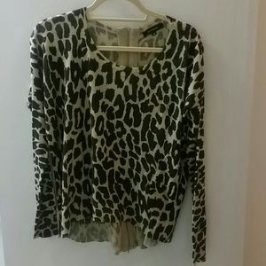 Leopard pullover with zipper back