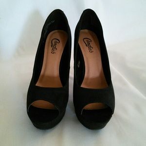 Candie's black peep toe pump