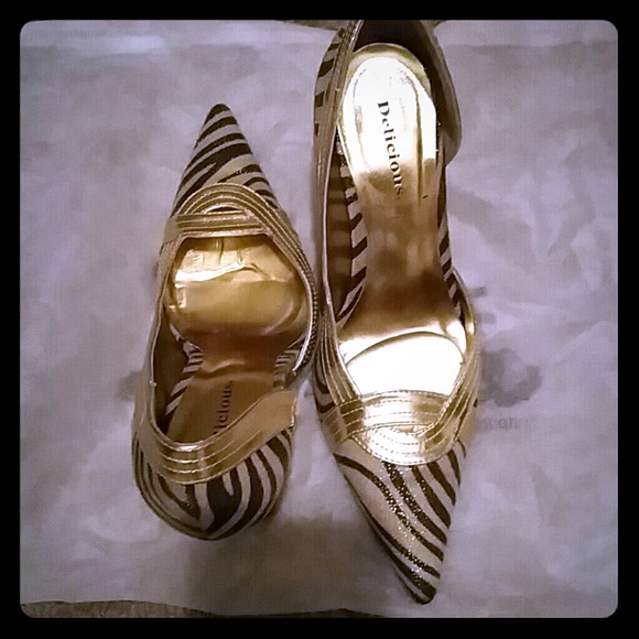 Pointy Toe Zebra Pumps