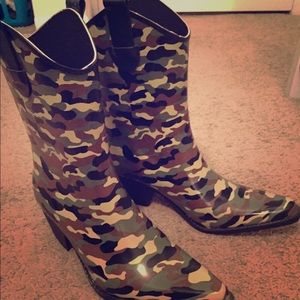 Fancy Camo Rainboots