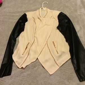 😊💙😊 Faux leather sleeve jacket