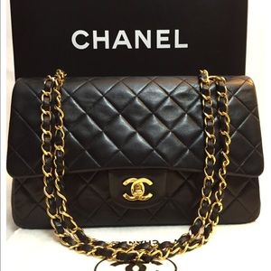 SOLD OUT Chanel LambSkin medium flap bag in black
