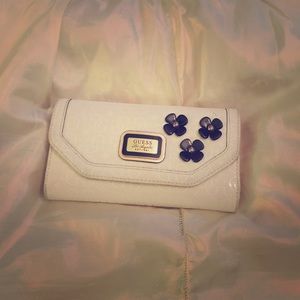 Guess wallet -- White & Black Daisies