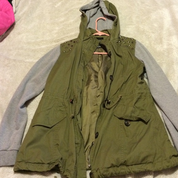 💚 WARM SLEEVE JACKET WITH STUDS