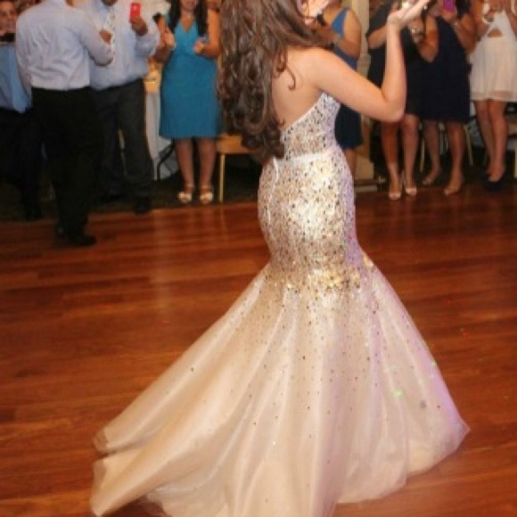 PROM DRESS!! 👗 - Picture 3 of 4