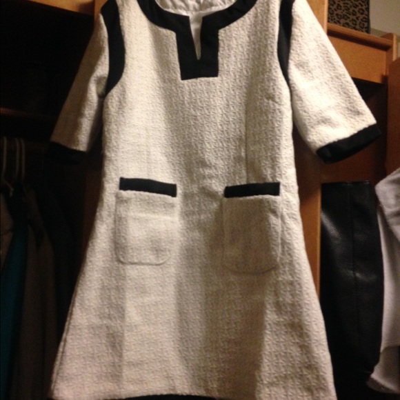 Classy beige and black dress - Picture 2 of 3