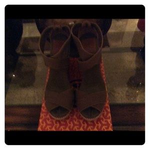 Authentic Tory Burch Wedge Sandal (Olive)