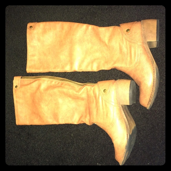 Size 6 rampage boots. Worn about 5 times.