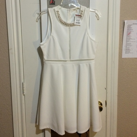 Large white dress for sale! Never worn! 😊