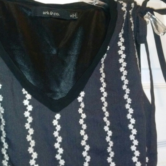 BUNDLED <ARK & CO> Embroidered Dress - Picture 2 of 4