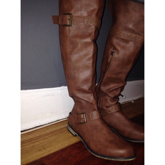 Brown boots - Picture 2 of 2