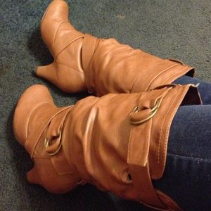 Cute low heel boots👢💁