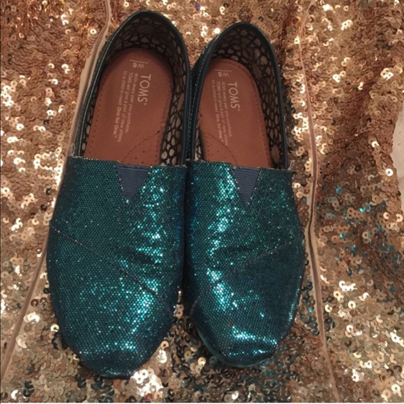 Teal glitter toms