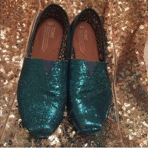 Teal glitter toms