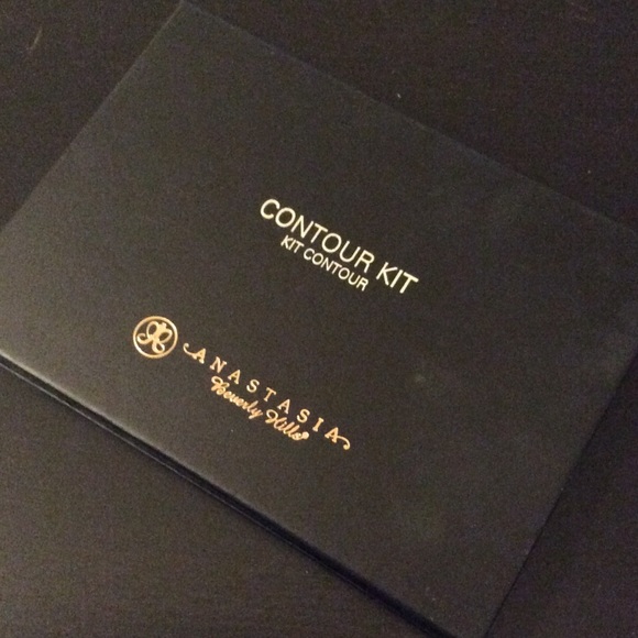 ANASTASIA BEVERLY HILLS - contour kit (lgt/med)