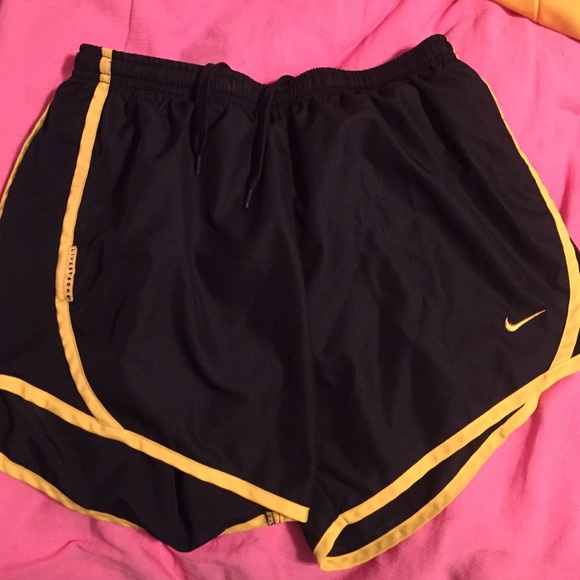 Nike tempo running shorts YOUTH EXTRA LARGE