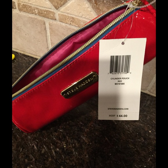 Steve Madden cylinder case red patent purse case. - Picture 2 of 4