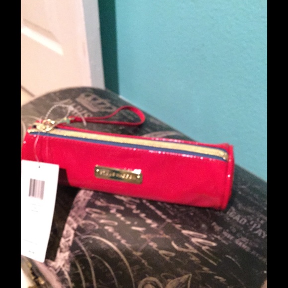 Steve Madden cylinder case red patent purse case. - Picture 3 of 4