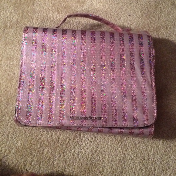 PRICE DROP Vs travel Beauty bag