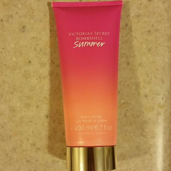 Victoria's Secret Summer Bombshell body lotion