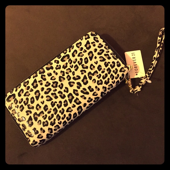 Chic Leopard Wristlet/Wallet