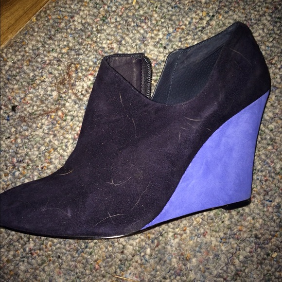 Blue heeled - Picture 2 of 2