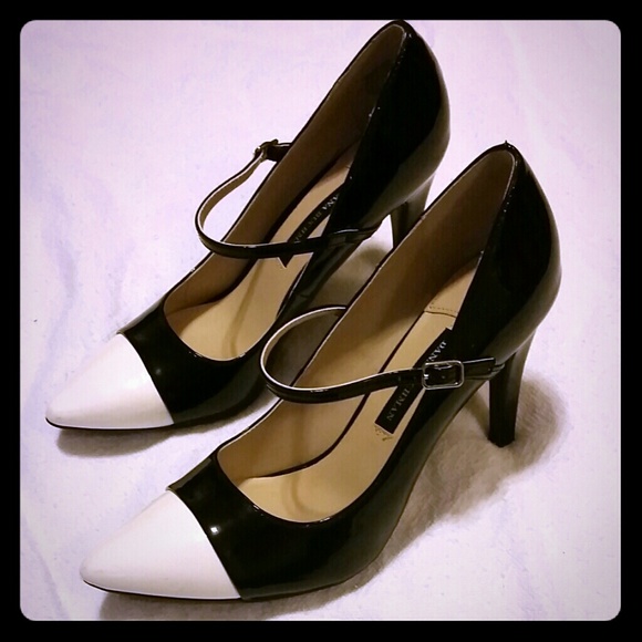 Black and White Dana Buchman pumps