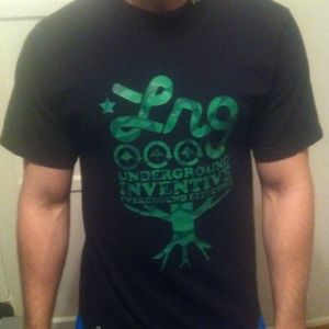 Lrg black Tshirt with print.