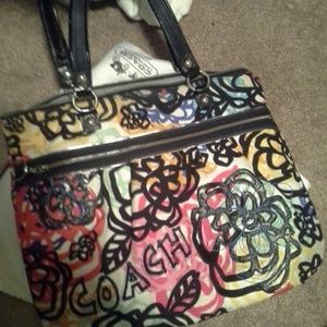 Authentic large coach poppy