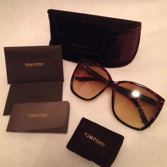 🚨SALE👏🏻🎉👀Authentic TOM FORD Lydia sunglasses