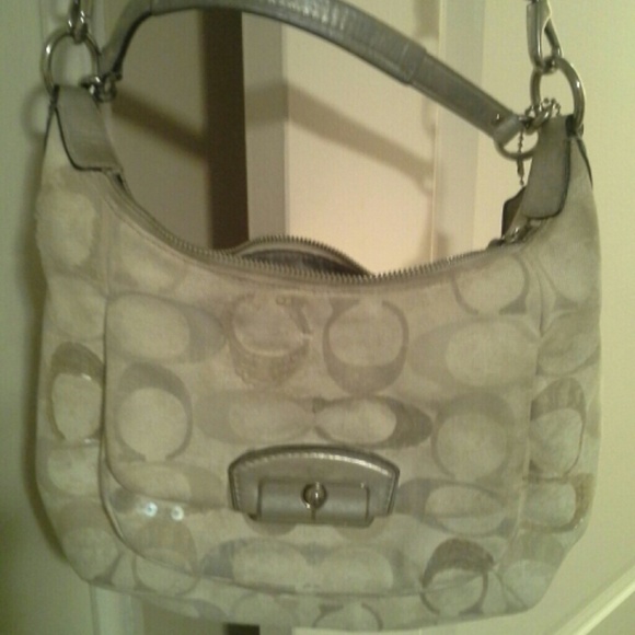 Authentic medium coach crossbody & shoulder purse!