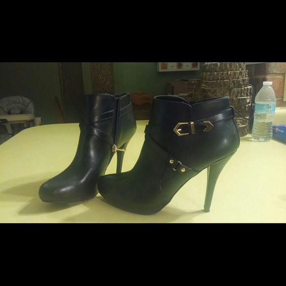 Guess Black ankle booties