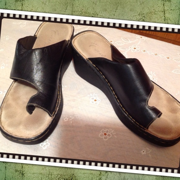 Bare Traps Wearever Leather Sandals