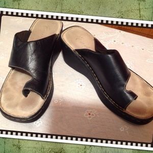 Bare Traps Wearever Leather Sandals