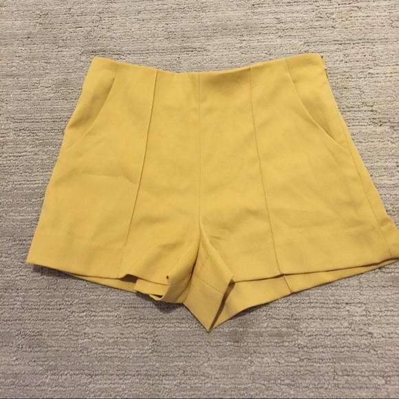 Alythea high wasted shorts
