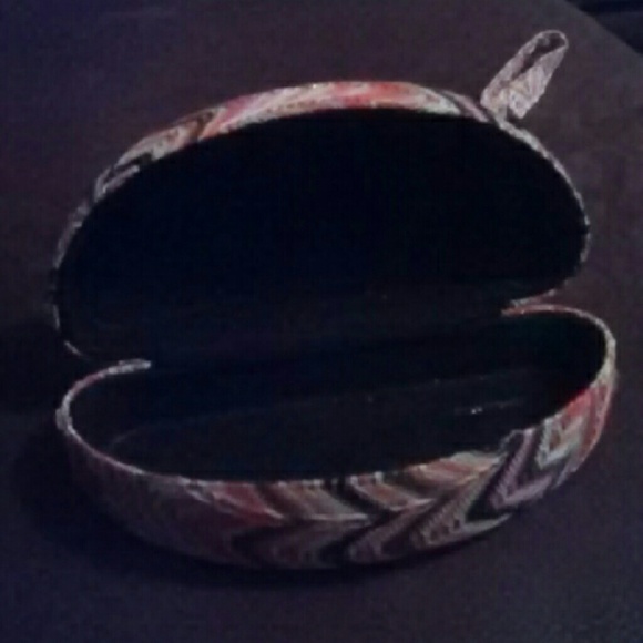 Sunglasses holder wristlet - Picture 2 of 2