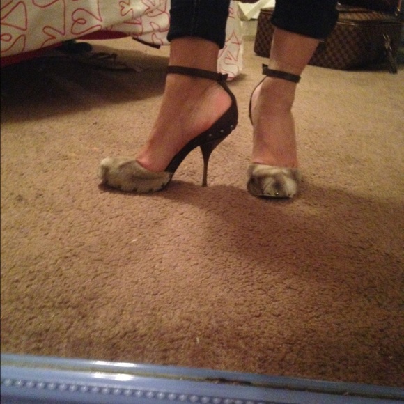 🎁SOLD!! Giuseppe Zanotti furry kitten heel - Picture 2 of 4