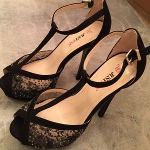 Gorgeous black party pumps