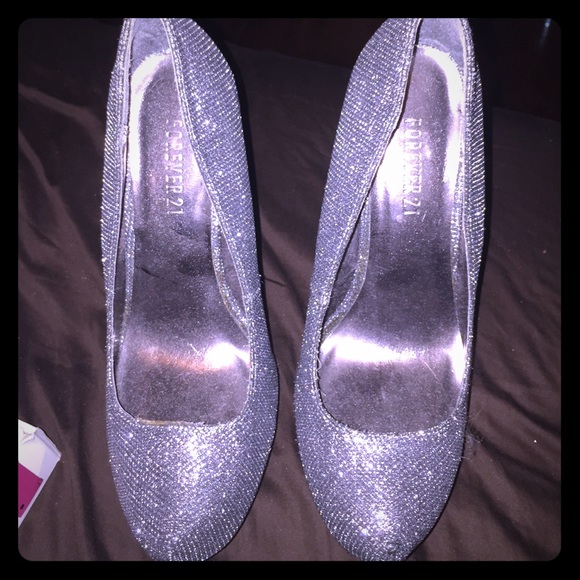 Forever 21 size 8 sparkly heels