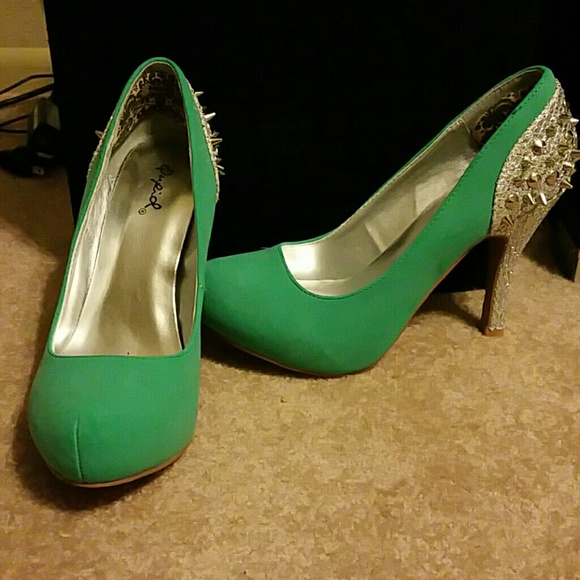 🎁SOLD: Qupid spike heels.