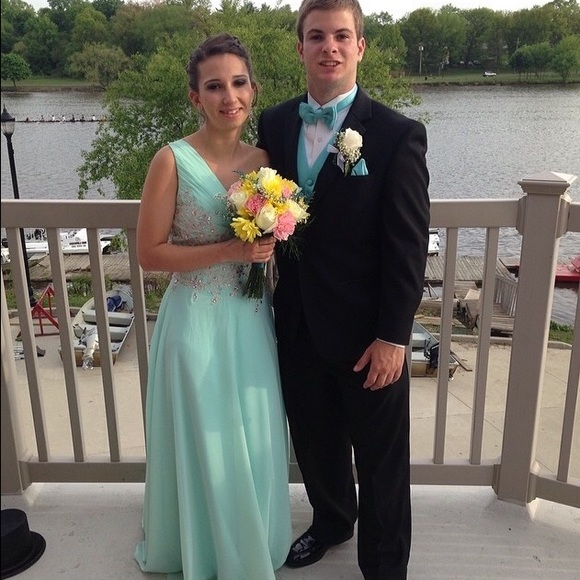 PROM DRESS! - Picture 2 of 2