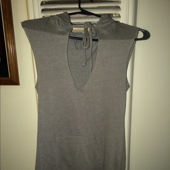 Sweaters | Medium Top Sweater No Arms 